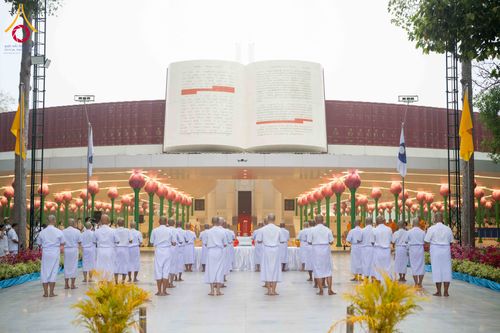 ภาพ No.298261:วันเสาร์ที่ 17 มกราคม พ.ศ. 2569 พิธีบรรพชาอุปสมบท โครงการอุปสมบทหมู่ บูชาธรรมครบ 117 ปี คุณยายอาจารย์มหารัตนอุบาสิกาจันทร์ ขนนกยูง  ณ อุโบสถพระไตรปิฎก วัดพระธรรมกาย