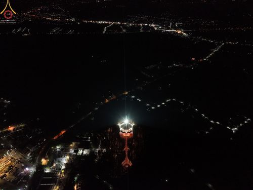 ภาพ No.69396:พิธีจุดประทีปถวายเป็นพุทธบูชา และบูชาธรรมมหาปูชนียาจารย์ ในโครงการธรรมยาตรากตัญญูบูชา มหาปูชนียาจารย์ พระมงคลเทพมุนี(สด จนฺทสโร) พระผู้ปราบมาร ปีที่ 11 ณ อนุสรณ์สถานมหาวิหารพระมงคลเทพมุนี อ.สองพี่น้อง จ.สุพรรณบุรี