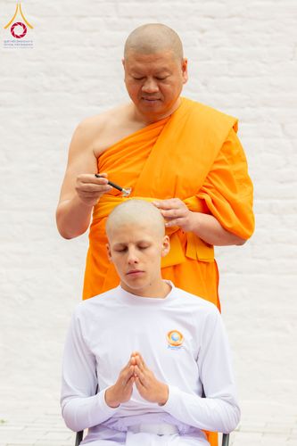 ภาพ No.336710:วันศุกร์ที่ 12 มิถุนายน พ.ศ. 2569 พิธีตัดปอยผมและพิธีปลงผมนาคธรรมทายาท  ภาคพื้นยุโรป รุ่นที่ 11   ณ วัดพระธรรมกายเบลเยียม ประเทศเบลเยียม