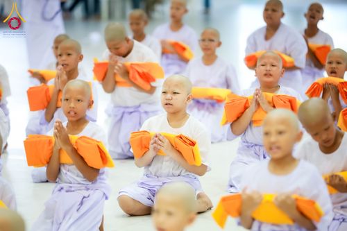 ภาพ No.317498:วันอาทิตย์ ที่ 29 มีนาคม พ.ศ.2569  พิธีปลงผม , พิธีขอขมามอบบาตรและผ้าไตร , พิธีบรรพชา ณ ศูนย์ปฏิบัติธรรมสมุทรปราการ จำนวน 42 รูป