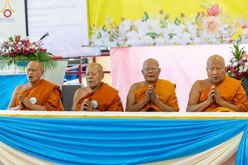 ภาพ No.137709:พิธีตักบาตร พิธีถวายสังฆทานแด่คณะสงฆ์ 323 วัด พิธีทำบุญอุทิศส่วนกุศลแด่ผู้วายชนม์ ในเหตุการณ์ความไม่สงบ 4 จังหวัดชายแดนภาคใต้ ปีที่ 20 ครั้งที่ 169 และพิธีมอบกองทุนหนุนแรงใจช่วยครูใต้ ปีที่ 17 ครั้งที่ 134 วันที่ 25 พฤษภาคม พ.ศ.2567 อ.ตากใบ จ.นราธิวาส