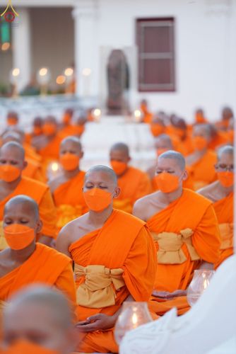 ภาพ No.73452:พิธีจุดประทีปถวายเป็นพุทธบูชา และบูชาธรรมมหาปูชนียาจารย์ ในโครงการธรรมยาตรากตัญญูบูชา มหาปูชนียาจารย์ พระมงคลเทพมุนี(สด จนฺทสโร) พระผู้ปราบมาร ปีที่ 11 ณ อนุสรณ์สถานลำดับที่ 4 สถานที่เกิดด้วยกายธรรม วัดโบสถ์ (บน) บางคูเวียง อ.บางกรวย จ.นนทบุรี วันที่ 21 