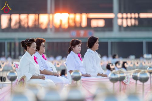 ภาพ No.312100:วันอังคารที่ 3 มีนาคม พ.ศ.2569 พิธีเวียนประทักษิณและจุดมาฆประทีป ณ ลานธรรมพระมหาธรรมกายเจดีย์ วัดพระธรรมกาย