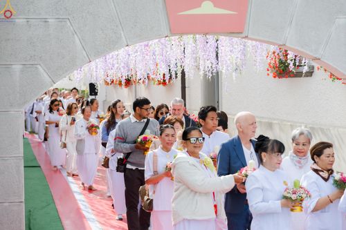 ภาพ No.286204:วันที่ 13 กรกฎาคม พ.ศ. 2568  พิธีทอดผ้าป่าฉลอง 13 ปี  วัดพระธรรมกายสวิตเซอร์แลนด์