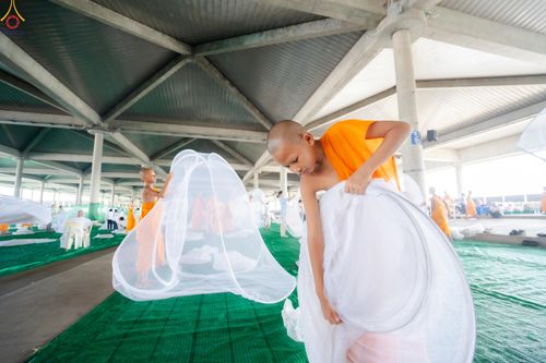ภาพ No.323031:วันที่ 17-19 เมษายน พ.ศ.2569 การปูผ้ากระสอบขาว , เตรียมจุดฉัน , เตรียมจุดพักค้าง เพื่องานถวายมหาสังฆทาน 40,000 กว่าวัดทั่วประเทศ วันคุ้มครองโลก 22 เมษายน พ.ศ.2569 วัดพระธรรมกาย