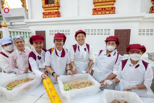 ภาพ No.293766:วันที่ 14 มกราคม พ.ศ. 2569  พิธีถวายภัตตาหารเป็นสังฆทาน แด่พระธรรมยาตรา  ณ วัดสองพี่น้อง ต.ต้นตาล อ.สองพี่น้อง จ.สุพรรณบุรี  ในโครงการธรรมยาตรา กตัญญูบูชา มหาปูชนียาจารย์  พระมงคลเทพมุนี(สด จนฺทสโร) พระผู้ปราบมาร  อนุสรณ์สถาน 7 แห่ง ปีที่ 14