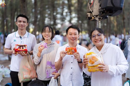 ภาพ No.289343:วันที่ 7 มกราคม พ.ศ. 2569 พิธีตักบาตรพระธรรมยาตรา ณ อนุสรณ์สถานลำดับที่ 1 สถานที่เกิดด้วยรูปกายเนื้อ อนุสรณ์สถานมหาวิหารพระมงคลเทพมุนี (โลตัสแลนด์) อ.สองพี่น้อง จ.สุพรรณบุรี ในโครงการธรรมยาตรา กตัญญูบูชา มหาปูชนียาจารย์ พระมงคลเทพมุนี(สด จนฺทสโร) พระผู้ป