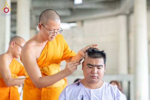 ภาพ No.339820:วันที่ 19 กรกฎาคม พ.ศ.2569 พิธีตัดปอยผม โครงการบวชพระนานาชาติ AEC และ WAB รุ่นที่ 10 THE AEC & INTERNATIONAL ORDINATION PROGRAM ณ มหารัตนวิหารคด 30 วัดพระธรรมกาย ปทุมธานี