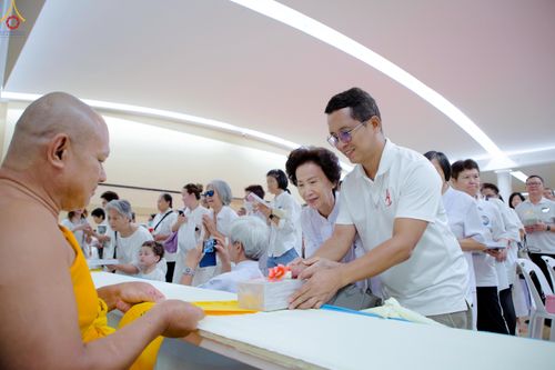 ภาพ No.329108:วันอาทิตย์ที่ 17 พฤษภาคม พ.ศ.2569 พิธีร่วมบุญการศึกษาพระภิกษุสามเณร (หนังสือบาลี นักธรรม ทางก้าวหน้า World-Pec) ณ ห้องแก้วสารพัดนึก 2 วัดพระธรรมกาย