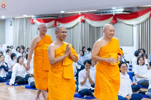 ภาพ No.319968:วันที่ 6 เมษายน พ.ศ.2569 ทีมจัดภัตตาหารประชุมเตรียมงานถวายมหาสังฆทาน 40,000 กว่าวัดทั่วประเทศ บูชาธรรม 82 ปี หลวงพ่อธัมมชโย