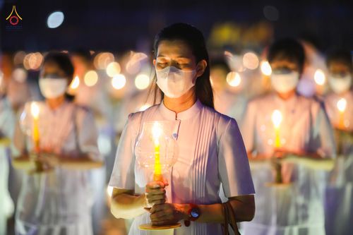 ภาพ No.81838:พิธีจุดวิสาขประทีปและเวียนประทักษิณ เนื่องในวันวิสาขบูชา วันเสาร์ที่ 3 มิถุนายน 2566 ณ ลานธรรมพระมหาธรรมกายเจดีย์ วัดพระธรรมกาย จ.ปทุมธานี