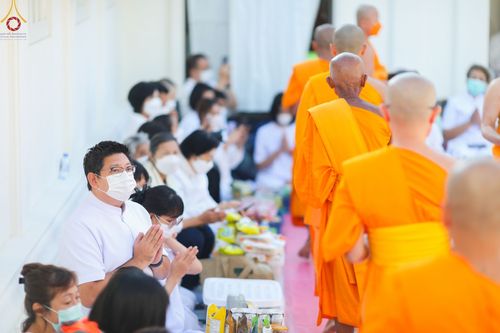 ภาพ No.73614:พิธีตักบาตรพระธรรมยาตราฯ ในโครงการธรรมยาตรากตัญญูบูชา มหาปูชนียาจารย์ พระมงคลเทพมุนี(สด จนฺทสโร) พระผู้ปราบมาร ปีที่ 11 ณ อนุสรณ์สถานลำดับที่ 4 สถานที่เกิดด้วยกายธรรม วัดโบสถ์ (บน) บางคูเวียง อ.บางกรวย จ.นนทบุรี วันที่ 22 มกราคม พ.ศ. 2566
