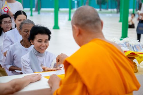 ภาพ No.309045:วันอาทิตย์ที่ 8 กุมภาพันธ์ พ.ศ. 2569  พิธีต้อนรับพระบัญชาสมเด็จพระสังฆราช แต่งตั้ง  “พระครูปลัดรัตนวีรวัฒน์” (รังสฤษดิ์ อิทฺธิจินฺตโก) เจ้าอาวาสวัดพระธรรมกาย ให้ดำรงตำแหน่ง “ที่ปรึกษาเจ้าคณะจังหวัดปทุมธานี”