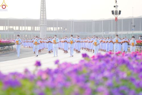 ภาพ No.79703:พิธีเวียนประทักษิณ ณ พระมหาธรรมกายเจดีย์ และพิธีวันทาเจดีย์ ในโครงการบรรพชาสามเณรฟื้นฟูพระพุทธศาสนาทั่วไทย วันเสาร์ที่ 8 เมษายน พ.ศ.2566