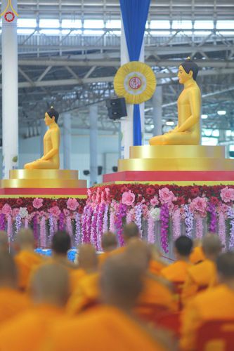 ภาพ No.83617:พิธีวางแผ่นจารึกชื่อและพิธีวางพวงมาลัยสักการะพระประธาน วันอาทิตย์ที่ 16 กรกฎาคม พ.ศ. 2566 ณ รัตนบัลลังก์ สภาธรรมกายสากล วัดพระธรรมกาย