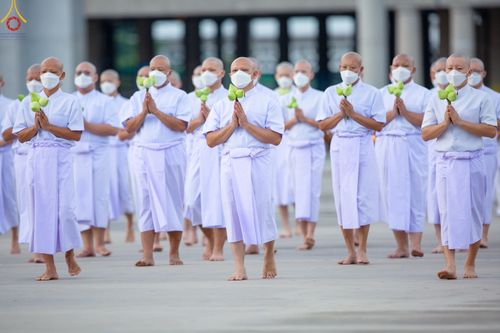 ภาพ No.82636:พิธีเวียนประทักษิณ, พิธีวันทาเจดีย์ ณ มหาธรรมกายเจดีย์  พิธีบรรพชาหมู่พระพี่เลี้ยงเข้าพรรษา, ธรรมทายาทอุดมศึกษา รุ่นที่ 50(ภาคฤดูฝน) และธรรมทายาทพุทธศาสตร์สากล รุ่นที่ 7 (ภาคฤดูฝน) วันเสาร์ที่ 17 มิถุนายน พ.ศ. 2566 ณ  โบสถ์พระไตรปิฎก วัดพระธรรมกาย จ.ปทุม