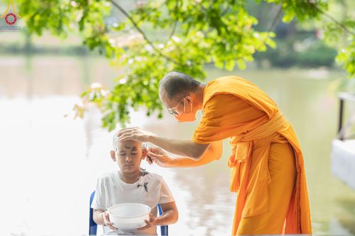 ภาพ No.79280:พิธีตัดปอยผม พิธีขอขมา มอบบาตร-ผ้าไตรนาคธรรมทายาท ในโครงการบรรพชาฟื้นฟูพระพุทธศาสนาทั่วไทย ณ ศูนย์อบรมเยาวชนนครปฐม วันเสาร์ที่ 1 เมษายน พ.ศ.2566