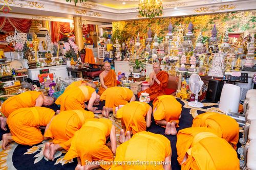 ภาพ No.342157:วันศุกร์ที่ 31 กรกฎาคม พ.ศ.2569 พระภิกษุวัดพระธรรมกาย ทำวัตรพระผู้ใหญ่เนื่องในวันเข้าพรรษา