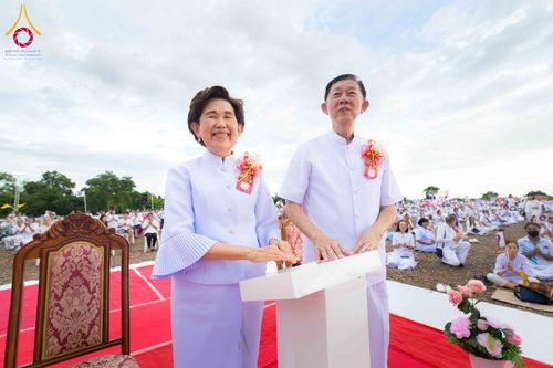 ภาพ No.342054:วันอาทิตย์ที่ 26 กรกฎาคม พ.ศ.2569 พิธีทอดผ้าป่า กลั่นแผ่นดิน โปรยรัตนชาติ   และเทคอนกรีต เสาเข็มเจาะมหามงคลแห่งแรก   สถาปนาองค์พระเจดีย์เพื่อสร้างสันติภาพโลก ณ ศูนย์ปฏิบัติธรรมสระบุรี อ.พระพุทธบาท จ.สระบุรี