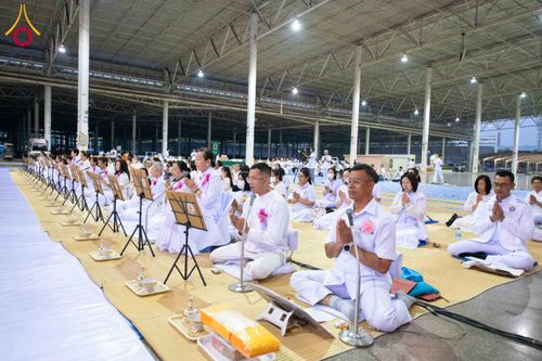 ภาพ No.303539:วันที่ 27 มกราคม พ.ศ. 2569 พิธีถวายภัตตาหารเป็นสังฆทาน แด่พระธรรมยาตรา ณ วัดพระธรรมกาย  จังหวัดปทุมธานี ในโครงการธรรมยาตรา กตัญญูบูชา มหาปูชนียาจารย์ พระมงคลเทพมุนี(สด จนฺทสโร) พระผู้ปราบมาร อนุสรณ์สถาน 7 แห่ง ปีที่ 14