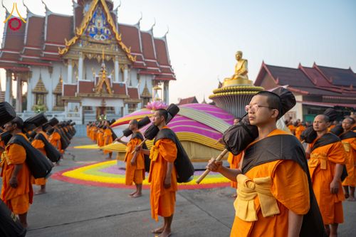 ภาพ No.297349:วันที่ 15 มกราคม พ.ศ.2569 พระธรรมยาตราปฏิบัติธรรมและถ่ายภาพหมู่ประวัติศาสตร์ อนุสรณ์สถานลำดับที่ 4 สถานที่เกิดด้วยกายธรรม  ณ วัดโบสถ์บน ต.บางคูเวียง จ.นนทบุรี ในโครงการธรรมยาตรา กตัญญูบูชา มหาปูชนียาจารย์ พระมงคลเทพมุนี(สด จนฺทสโร) พระผู้ปราบมาร อนุสรณ์ส