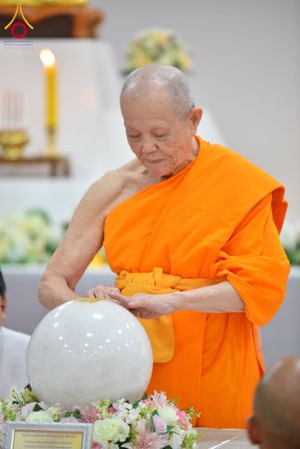 ภาพ No.294257:วันอาทิตย์ที่ 14 ธันวาคม พ.ศ.2568 พิธีเจริญพระพุทธมนต์สมโภชดวงแก้วลูกนิมิตเอก และดวงแก้วนิมิตปฏิบัติธรรม อัญเชิญประดิษฐาน  ณ วัดพระธรรมกายในประเทศสหรัฐอเมริกาและประเทศเยอรมนี 7 แห่ง ณ อาคารปลูกศรัทธา 2 วัดพระธรรมกาย