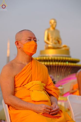 ภาพ No.75216:พิธีจุดประทีปถวายเป็นพุทธบูชา และบูชาธรรมมหาปูชนียาจารย์ ในโครงการธรรมยาตรากตัญญูบูชา มหาปูชนียาจารย์ พระมงคลเทพมุนี(สด จนฺทสโร) พระผู้ปราบมาร ปีที่ 11 ณ อนุสรณ์สถานลำดับที่ 7 สถานที่ขยายวิชชาธรรมกาย วัดพระธรรมกาย จ.ปทุมธานี วันที่ 31 มกราคม พ.ศ. 2566