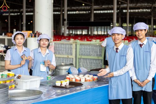 ภาพ No.58957:V.40 ภัตตาหารพระหมื่นวัด เราจัดให้ การปฏิบัติงานของเจ้าหน้าที่และอาสาสมัคร เพื่อรับบุญในการถวายภัตตาหาร แด่คณะสงฆ์ 10,000 กว่าวัดทั่วประเทศ ที่มาร่วมงานวันคุ้มครองโลก จันทร์ที่ 22 เมษายน พ.ศ. 2567 ณ วัดพระธรรมกาย