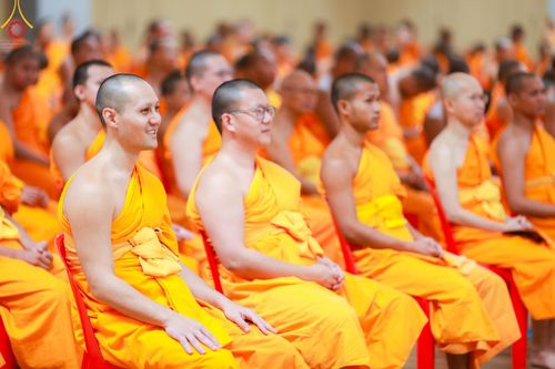 ภาพ No.153334:พิธีมุทิตาสักการะ พระภิกษุ-สามเณร ผู้สอบไล่ได้เปรียญธรรม ประโยค 1-2 ถึงประโยค ป.ธ.9 และบาลีศึกษา ประโยค1-2 ถึง บ.ศ.9 , พิธีมอบดวงแก้วสามเณรผู้ทรงบาลีไวยากรณ์ วัดพระธรรมกาย และ ศูนย์ส่งเสริมศีลธรรมในประเทศและต่างประเทศ วันอาทิตย์ที่ 8 กันยายน พ.ศ.2567