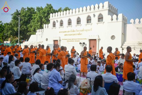 ภาพ No.312844:วันอาทิตย์ที่ 8 มีนาคม พ.ศ.2569 ทำบุญเมืองนครราชสีมา 558 ปี ตักบาตรพระ 10,000 รูป (ภาพชุดที่ 2)