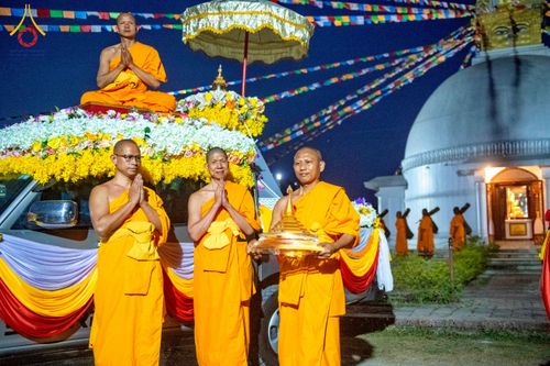 ภาพ No.213038:วันที่ 14 - 15 มีนาคม พ.ศ. 2568 คณะสงฆ์และสามเณรเดินธรรมยาตรา ในโครงการบวชสามเณรเนปาล 500 รูป ไปยังสถานที่รอบมายาเทวีและลุมพินีเกรด ณ ลุมพินี ประเทศเนปาล