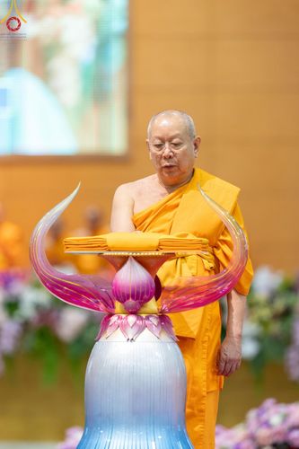 ภาพ No.150234:พิธีทอดผ้าป่าสมทบกฐินวัดพระธรรมกาย และสมทบกฐิน 30,000 วัดทั่วไทย ครั้งที่ 1 เนื่องในวันธรรมชัย 27 สิงหาคม พ.ศ.2567 ณ สภาธรรมกายสากล วัดพระธรรมกาย