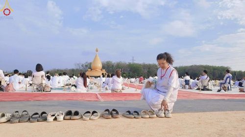 ภาพ No.130142:V.34 เพื่อธรรมเพื่อบางกล่ำ การรับบุญของเจ้าหน้าที่หน่วยงานต่างๆ  เพื่องานธรรมยาตราอัญเชิญพระบรมสารีริกธาตุ ประดิษฐาน ณ มหารัตนเจดีย์สิริปทุมสวรรค์ (เจดีย์อริยพุทธะ 5 พระองค์) ณ ศูนย์ปฏิบัติธรรมภาคใต้ อ.บางกล่ำ จ.สงขลา ระหว่างวันที่ 9-10 มีนาคม พ.ศ. 2567