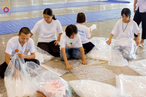 ภาพ No.223479:วันวิสาขบูชา วันอาทิตย์ที่ 11 พฤษภาคม พ.ศ. 2568 พิธีตักบาตร และปฎิบัติธรรม ณ สภาธรรมกายสากล วัดพระธรรมกาย