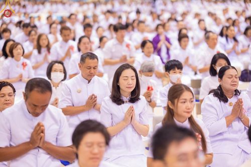 ภาพ No.177714:พิธีตักบาตรและพิธีบูชาข้าวพระ ในวันอาทิตย์ต้นเดือนที่ 1 ธันวาคม พ.ศ. 2567 ณ สภาธรรมกายสากล วัดพระธรรมกาย