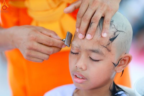 ภาพ No.132787:พิธีปลงผมยุวธรรมทายาท รุ่นที่ 32 มัชฌิมธรรมทายาท รุ่นที่ 28 ณ ลานธรรม วัดพระธรรมกาย วันเสาร์ที่ 30 มีนาคม พ.ศ. 2567