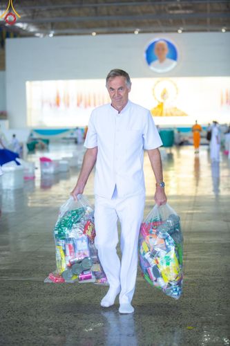 ภาพ No.207371:พิธีตักบาตร และปฏิบัติธรรมช่วงสาย ในวันมาฆบูชา วันพุธที่ 12 กุมภาพันธ์ พ.ศ. 2568 ณ วัดพระธรรมกาย จังหวัดปทุมธานี