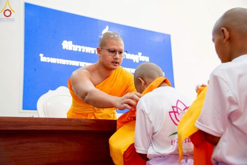 ภาพ No.213914:วันเสาร์ที่ 29 มีนาคม พ.ศ. 2568 พิธีตัดปอยผม ขอขมาผู้ปกครอง มอบบาตร-ผ้าไตร และพิธีบรรพชาสามเณร ณ ศูนย์ปฏิบัติธรรมจังหวัดระยอง (บ้านช่องลม) ต.บางบุตร อ.บ้านค่าย จ.ระยอง