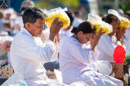 ภาพ No.110526:พิธีต้อนรับพระธรรมยาตรา ในโครงการธรรมยาตรากตัญญูบูชา มหาปูชนียาจารย์ พระมงคลเทพมุนี(สด จนฺทสโร) พระผู้ปราบมาร อนุสรณ์สถาน 7 แห่ง ปีที่ 12 วันที่ 11 มกราคม พ.ศ. 2567 ณ อนุสรณ์สถานลำดับที่ 3 สถานที่เกิดใหม่ในเพศสมณะ วัดสองพี่น้อง จ.สุพรรณบุรี