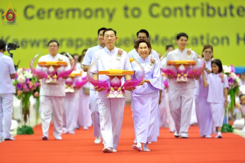 ภาพ No.215527:วันอาทิตย์ต้นเดือนที่ 6 เมษายน พ.ศ. 2568 ขบวนอัญเชิญผ้าป่าสมทบ มหาสังฆทาน 40,000 กว่าวัดทั่วประเทศ ณ สภาธรรมกายสากล วัดพระธรรมกาย