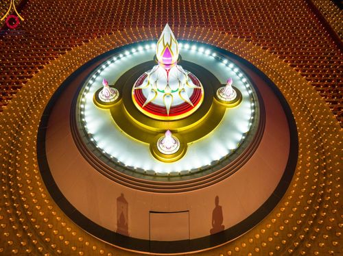 ภาพ No.109712:พิธีจุดประทีปถวายเป็นพุทธบูชา และบูชาธรรมมหาปูชนียาจารย์ วันที่ 10 มกราคม พ.ศ. 2567 ณ อนุสรณ์สถานคลองบางนางแท่น อ.สามพราน จ.นครปฐม