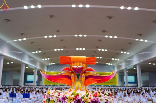 ภาพ No.167840:พิธีทอดกฐิน และ พิธีกรานกฐิน ในวันอาทิตย์ที่ 3 พฤศจิกายน พ.ศ. 2567 ณ วัดพระธรรมกาย จ.ปทุมธานี