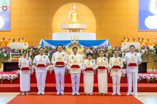 ภาพ No.147191:พิธีมุทิตาสักการะพระภิกษุ ผู้สอบได้เปรียญธรรม 9 ประโยคระดับโลกปีที่ 36, พิธีมอบโล่เกียรติยศและทุนการศึกษา สำนักเรียนบาลีดีเด่นทั่วประเทศ, พิธีถวายมหาสังฆทานคณะสงฆ์ 2,000 กว่าวัด ทั่วประเทศ ปีที่ 24, พิธีถวายไทยธรรมคณะสงฆ์ 323 วัด 4 จังหวัดชายแดนภาคใต้