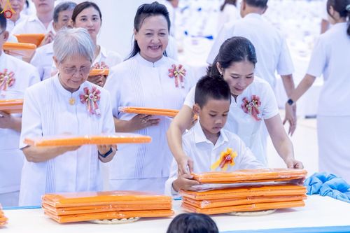 ภาพ No.244065:วันอาทิตย์ที่ 7 กันยายน พ.ศ. 2568 พิธีทอดผ้าป่าสมทบกฐินวัดพระธรรมกาย และสมทบกฐิน 30,000 วัดทั่วไทย ครั้งที่ 2 ณ ห้องแก้วสารพัดนึก 1 วัดพระธรรมกาย