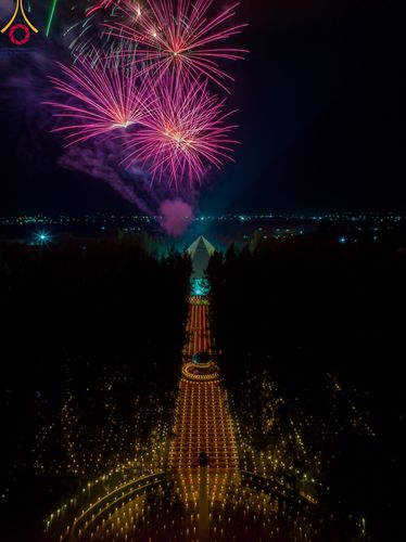 ภาพ No.107255:พิธีจุดประทีปถวายเป็นพุทธบูชา และบูชาธรรมมหาปูชนียาจารย์ ในโครงการธรรมยาตรากตัญญูบูชา มหาปูชนียาจารย์ พระมงคลเทพมุนี(สด จนฺทสโร) พระผู้ปราบมาร  อนุสรณ์สถาน 7 แห่ง ปีที่ 12  วันที่ 6 มกราคม พ.ศ. 2567 ณ อนุสรณ์สถานมหาวิหารพระมงคลเทพมุนี อ.สองพี่น้อง จ.สุพร