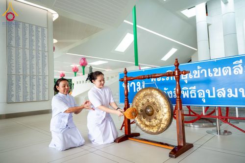 ภาพ No.244921:วันเสาร์ที่ 6 กันยายน พ.ศ. 2568 พิธีถวายบาตร บรรพชา อุปสมบทของนาคธรรมทายาท โครงการอุปสมบทหมู่บูชาธรรมครบรอบ 108 ปี  วันครูผู้ค้นพบวิชชาธรรมกาย ณ โบสถ์พระไตรปิฎก วัดพระธรรมกาย