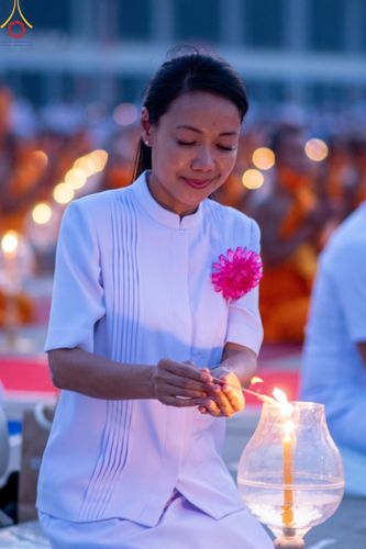 ภาพ No.122123:พิธีจุดประทีปถวายเป็นพุทธบูชา และบูชาธรรมมหาปูชนียาจารย์ พระมงคลเทพมุนี(สด จนฺทสโร) ในโครงการธรรมยาตรา กตัญญูบูชา มหาปูชนียาจารย์ พระมงคลเทพมุนี(สด จนฺทสโร) พระผู้ปราบมาร อนุสรณ์สถาน 7 แห่ง ปีที่ 12 วันที่ 31 มกราคม พ.ศ. 2567 ณ วัดพระธรรมกาย จ.ปทุมธานี