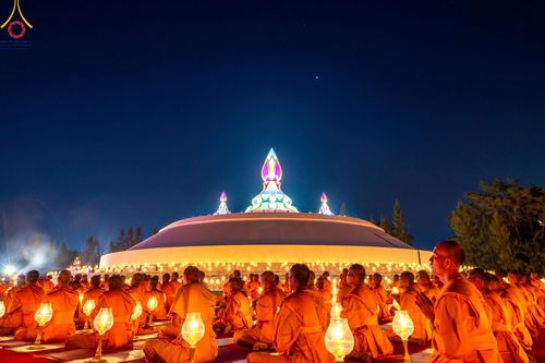 ภาพ No.192785:พิธีจุดประทีปถวายเป็นพุทธบูชา และบูชาธรรมมหาปูชนียาจารย์ ณ อนุสรณ์สถานคลองบางนางแท่น อ.สามพราน จ.นครปฐม ในโครงการธรรมยาตรา กตัญญูบูชา มหาปูชนียาจารย์ พระมงคลเทพมุนี(สด จนฺทสโร) พระผู้ปราบมาร อนุสรณ์สถาน 7 แห่ง ปีที่ 13 วันที่ 10 มกราคม พ.ศ. 2568