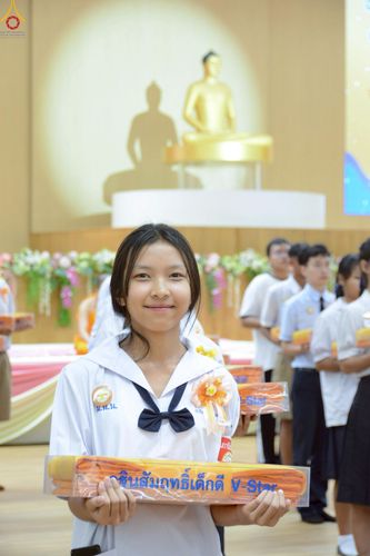 ภาพ No.246066:วันเสาร์ที่ 13 กันยายน พ.ศ. 2568 พิธีมอบผ้าไตรประธานกฐินสัมฤทธิ์เด็กดี V-Star ณ สภาธรรมกายสากล วัดพระธรรมกาย