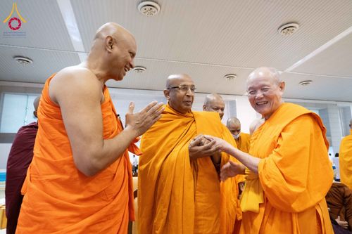 ภาพ No.185401:พิธีถวายมหาสังฆทาน 1,000 วัด ในวาระอายุวัฒนมงคล 84 ปี หลวงพ่อทัตตชีโว วันอาทิตย์ที่ 22 ธันวาคม พ.ศ. 2567 ณ สภาธรรมกายสากล วัดพระธรรมกาย